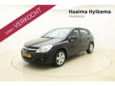 Opel Astra 1.6 Executive Parkeersensoren Navigatie