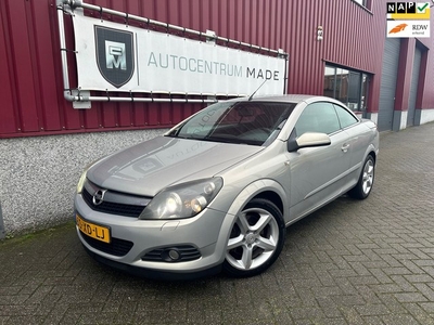 Opel Astra TwinTop 1.6 T Temptation // 180 PK // Leer //