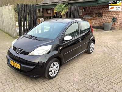 Peugeot 107 1.0-12V XS nieuwe apk tot 3-2025