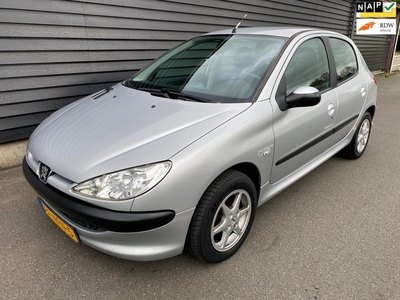 Peugeot 206 1.4 X-line 5-deurs Airco APK t/m 14-04-2025!