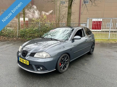 SEAT Ibiza 1.6-16V Freestyle LEUKE EN SPORTIEVE AUTO RIJD