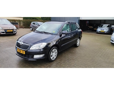 Skoda Fabia Combi 1.2 TSI Sprint bj 2014 bak maakt geluid