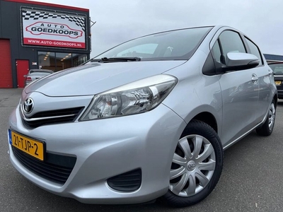 Toyota Yaris 1.3 VVT-i Nw.model AC,CC,CV+A,TH,NAP. voor