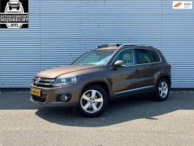 Volkswagen TIGUAN 1.4 TSI R-Line Edition / Pano / Trekhaak / Leer / Dealer Onderhouden