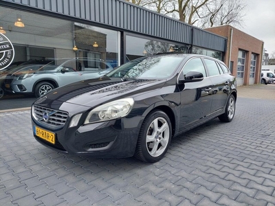 Volvo V60 1.6 T4 Momentum Dealer oh Navi Clima Cruise PDC