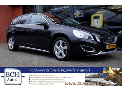 Volvo V60 VERKOCHT -- T3 150 pk Momentum, Navi, Bluetooth