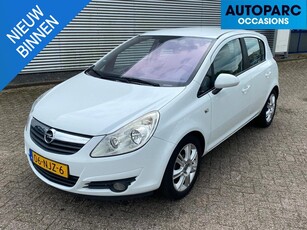 Opel Corsa 1.4-16V Cosmo AIRCO, 5 DRS, GOED ONDERHOUDEN, PARKEERSENSOREN.