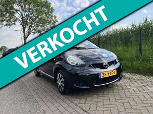 Toyota Aygo 1.0-12V Comfort, Apple CarPlay, Navigatie, Bluetooth, 3e eigenaar en Dealer onderhouden, Boekjes aanwezig