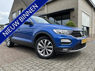 Volkswagen T-Roc 1.0 TSI Style Navigatie / Trekhaak / All-Seasons