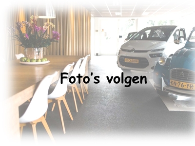 FORD FOCUS Wagon 1.0 EcoBoost Hybrid | Verwarmde stoelen, voorruit en stuurwiel | Camera | Apple carplay/ Android auto | Getint glas |