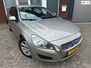 Volvo V60 2.0T Kinetic / 1e Eig / Navi / PDC / Cruise /