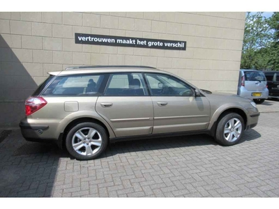 Subaru Outback 2.5i Comfort met LPG!!