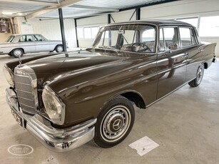 Mercedes-Benz 220 V6 - ONLINE AUCTION