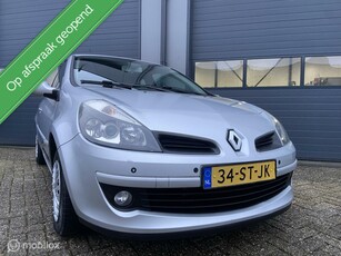 RENAULT CLIO 1.6-16V Luxe Initiale Automaat Uitvoering