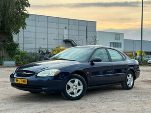 Ford USA Taurus 3.0-24V V6 SE/AUTOMAAT