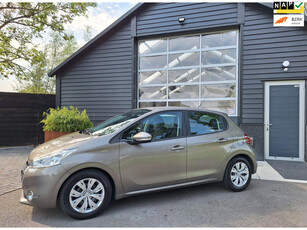 Peugeot 208 1.4 VTi Envy. 2e Eigenaar ! Climate-Control, Full-Map Navigatie, Cruise-Control, Parkeersensoren, Trekhaak.