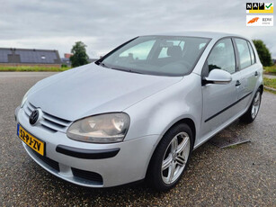 Volkswagen Golf 1.6 FSI Trendline/rijd rem schakel perfect/nap/apk/airco ijs/trekhaak/velgen/inruilen mogelijk