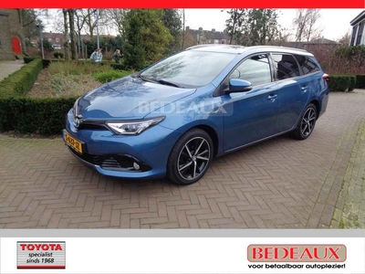 Toyota Auris Touring Sports 1.8 Team edition bij Toyota specialist sinds 1968!