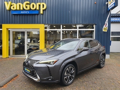 Lexus UX Benzine