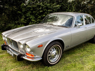 Jaguar XJ12 sedan 1973 V12