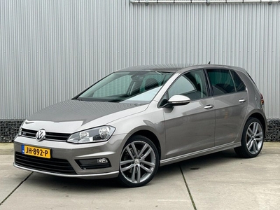 Volkswagen Golf 1.6 TDI Connected Series R-line, Automaat