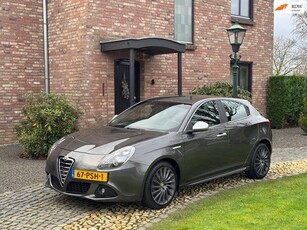 Alfa Romeo Giulietta 1.4 T Distinctive 170pk Leer Xenon