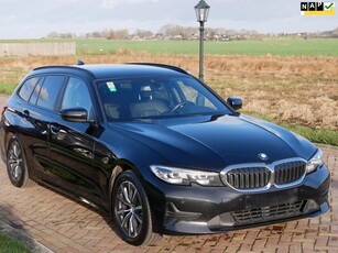 BMW 3-serie Touring 318d AUT LEATHER NAV ** 13999 NETTO **