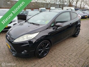 Ford Fiesta 1.6 Titanium lichte schade