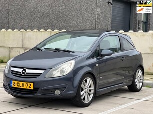 Opel Corsa 1.4-16V Sport Panoramadak 17 inch Climate