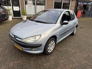 Peugeot 206 1.4-16V Gentry (bj 2004)