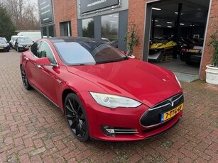 Tesla Model S 85 Base Pano