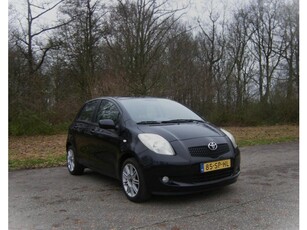 Toyota Yaris 1.3 VVTi Luna . Airco . 5 Drs . Audio . LMV .