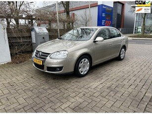 Volkswagen Jetta 2.0 FSI Comfortline Automaat