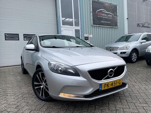 Volvo V40 2.0 D2 Momentum (bj 2016) FACELIFTNAVWEINIG KMS!