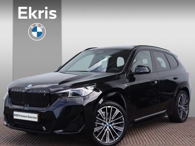 BMW IX1 xDrive30 M-Sportpakket / Harman Kardon / Panoramadak / Head Up Display / Trekhaak - Spring Sale