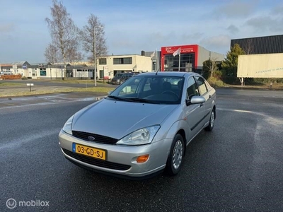 Ford Focus 1.6-16V Ghia Automaat Paar plekjes technisch 100%