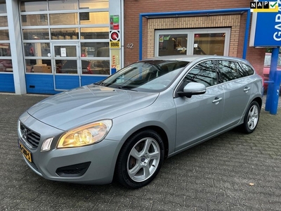 Volvo V60 2.0T MomentumORG.NL+NAPADAPT.CRUISEBLISPDC