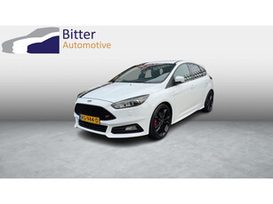 Ford Focus 2.0 ST 3 250 PK RECARO LEDER