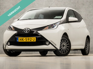 Toyota Aygo 1.0 VVT-i x-play (NAP, SCHERM, CAMERA, BLUETOOTH, GETINT GLAS, SPORTSTOELEN, XENON, CRUISE, STUURWIEL MULTIFUNCTIONEEL, NIEUWSTAAT)