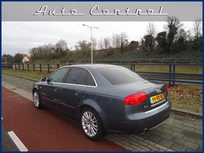 Audi A4 3.2 FSI quattro Pro Line