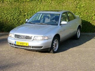 Audi A4 Limousine 2.8 quattro automaat youngtimer airco (ecc), elektrische ramen, cruise control, notenhout inleg elektrisch glazen schuif/kanteldak