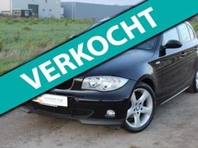 BMW 1-SERIE 118i AUTOMAAT / NAVI / DAKRAAM / LMV / PDC / DEALER /VOL