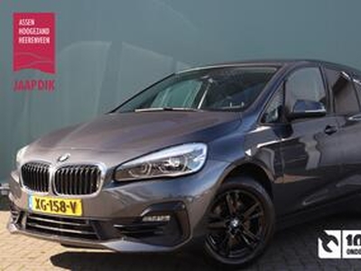 BMW 2-SERIE GRAN TOURER BWJ 2019 218i 141 PK Executive Automaat CAMERA / SPORTSTOELEN / CLIMA / NAVI / BLUETOOTH / CRUISE / PARK ASSIST. / LED / LMV / CAMERA / PDC 2X / PRIV.GLASS / KEYLESS START / MULTIFUNCT.STUUR / ELEK. ACHTERKLEP