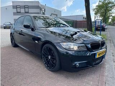 BMW 3-SERIE 318i M Sport Edition Black Line Airco/ECC,Cruisecontrol,Navigatie