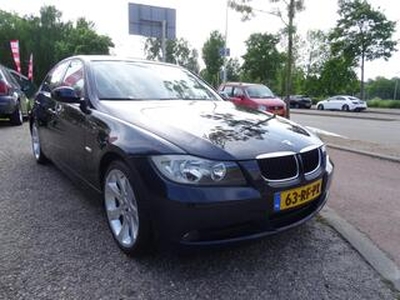 BMW 3-SERIE 320i Dynamic Executive