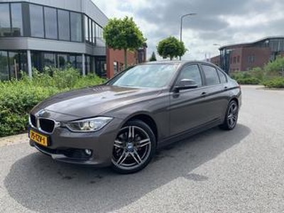 BMW 3-SERIE 320i NAP/PDC/NAVI/XENON!