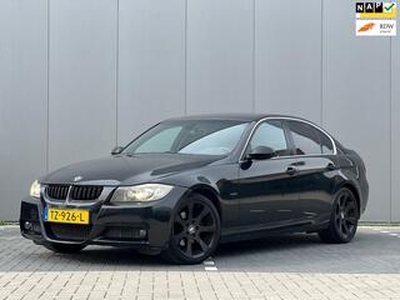 BMW 3-SERIE 323i High Executive Automaat Ledersportstoelen Xenon 18 inch 2 sleutels