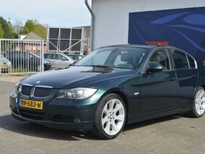 BMW 3-SERIE 325i / PANORAMADAK / MULTIFUNCTIONEEL STUURWIEL / AUTOMAAT