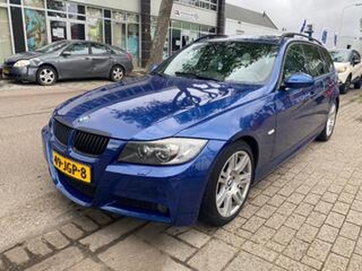 BMW 3-SERIE 330i