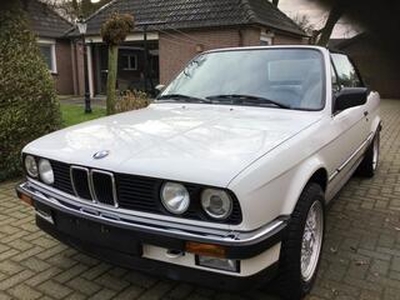 BMW 3-SERIE E30 320i